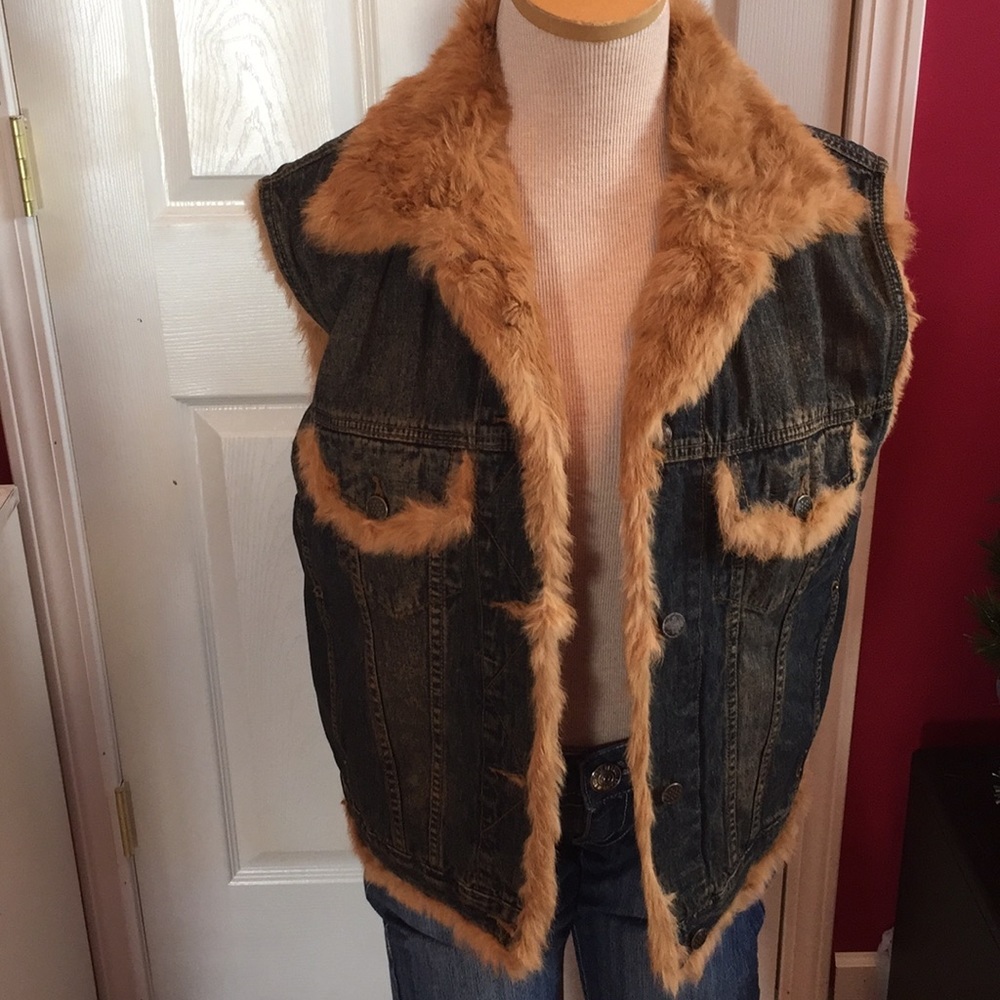 Rabbit Fur Lined & Denim Vest Levi’s Style